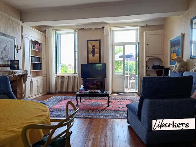 Vente Appartement 7 pièces 229.5 m2 Tournus