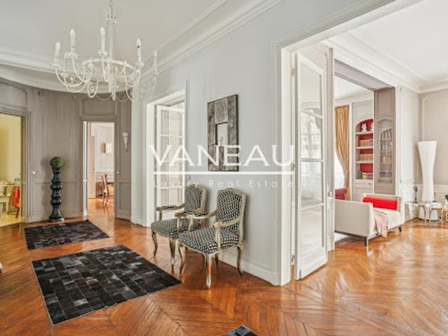 Vente Appartement 7 pièces 241.98 m2 Paris 16ème
