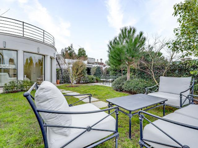 Vente Appartement 8 pièces 438.11 m2 Paris 16ème