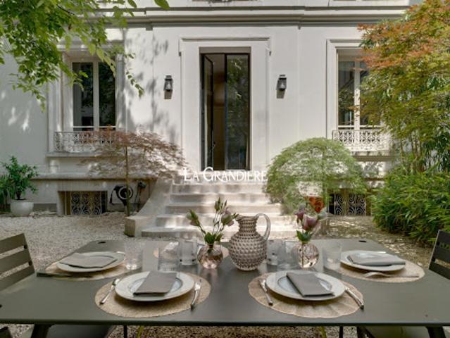 Vente Appartement 8 pièces 185 m2 Paris