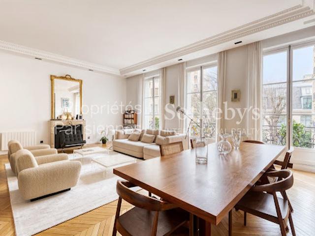 Vente Appartement 8 pièces 226.7 m2 Paris 16ème