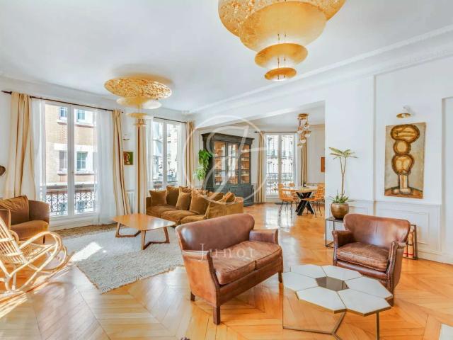 Vente appartement 8 pièces Paris 15e 75