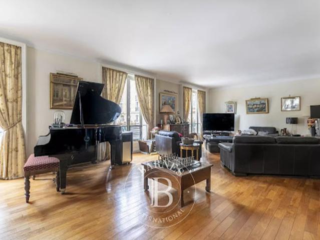 Vente Appartement 11 pièces 352.32 m2 Paris 15ème