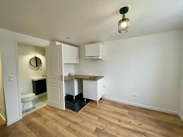 Vente Appartement 1 pièce 15 m2 Paris 18ème