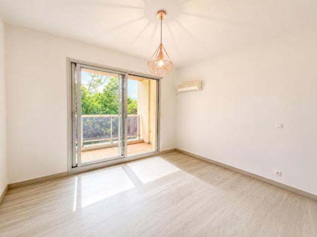 Vente Appartement 1 pièce 27 m2 Grasse