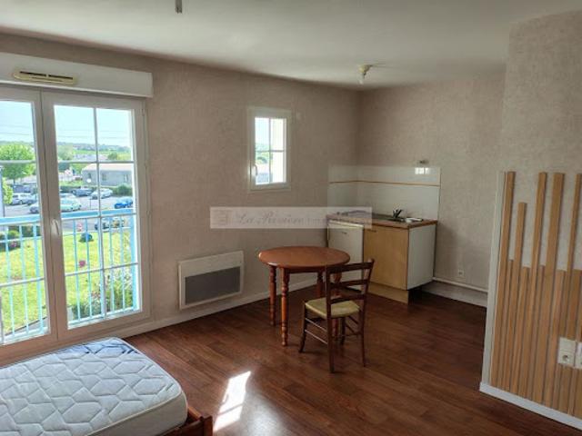 Vente Appartement 1 pièce 28 m2 Saint Jean d'Angély