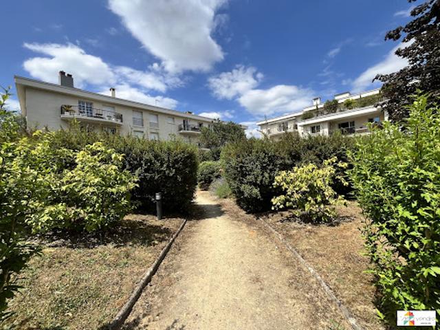 Vente Appartement 1 pièce 31.26 m2 Le Plessis Robinson
