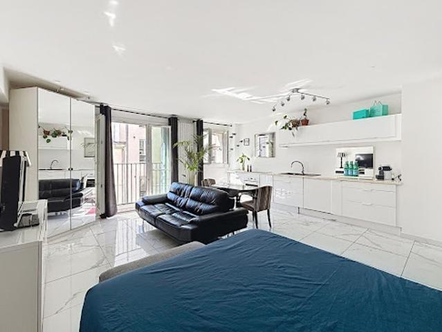 Vente Appartement 1 pièce 42.7 m2 Paris 18ème