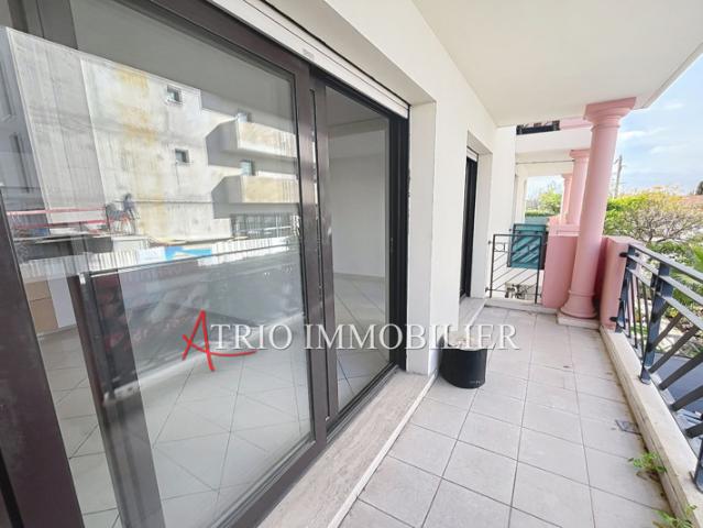 Sous compromis. Charmant 2 pièces avec terrasse au calme au Cr
