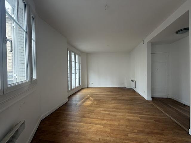 Vente Appartement 2 pièces 43.6 m2 Paris 18ème