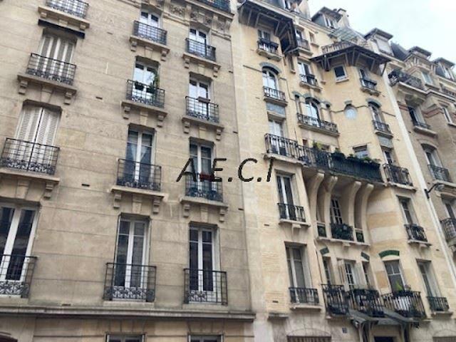 Vente Appartement 2 pièces 43 m2 Paris 18ème