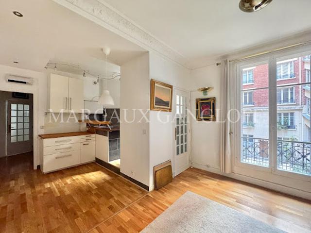 Vente Appartement 2 pièces 45 m2 Paris 18ème