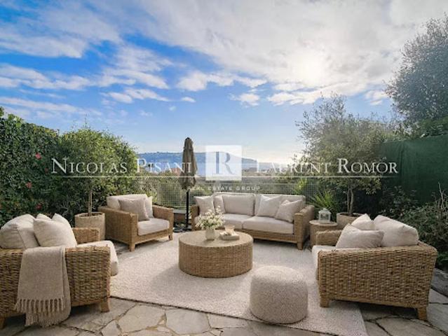 Vente Appartement 2 pièces 63.7 m2 Villefranche sur Mer