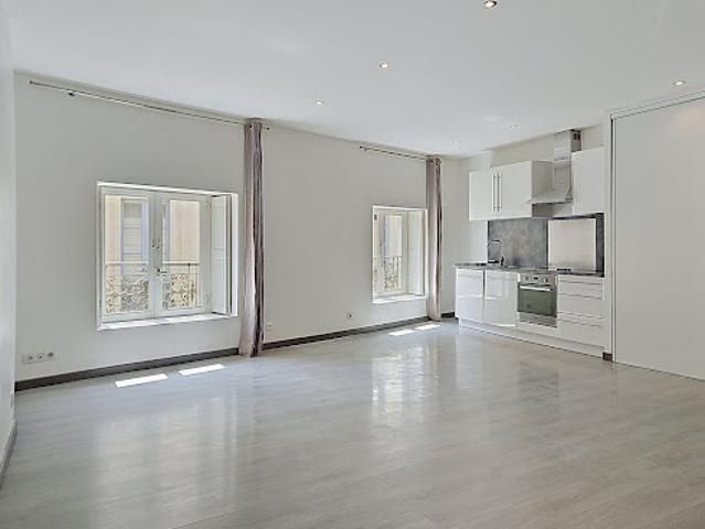 Vente Appartement 2 pièces 61.7 m2 Nimes