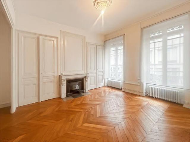 Vente Appartement 2 pièces 70.1 m2 Lyon 3ème