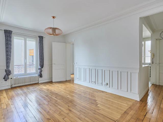 Vente Appartement 3 pièces 54.9 m2 Paris 18ème