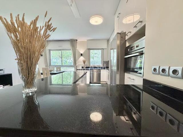 Vente Appartement 3 pièces 73.99 m2 Courbevoie