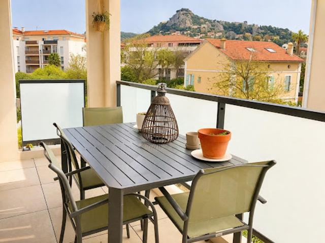 Vente Appartement 3 pièces 71 m2 Hyeres