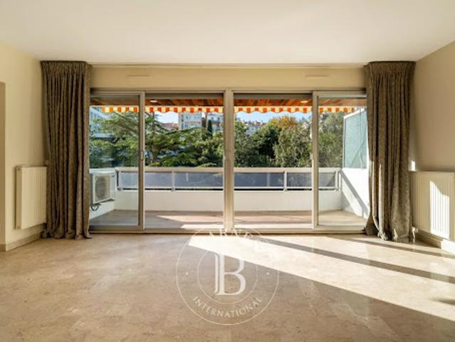 Vente Appartement 3 pièces 72.43 m2 Marseille 8ème