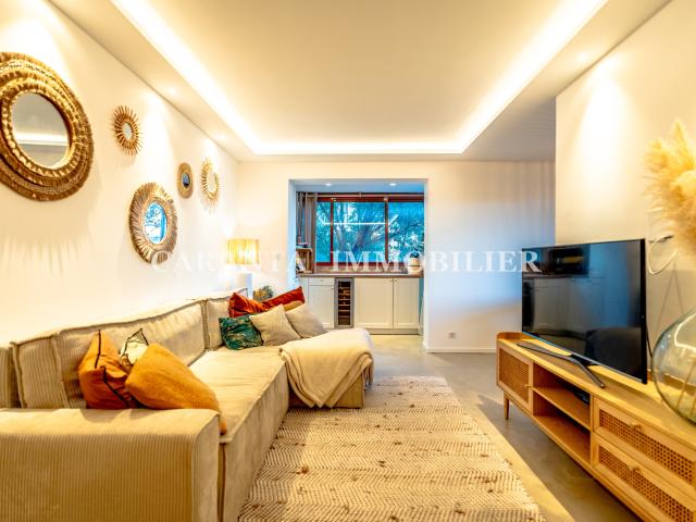 Vente appartement 3 pièces Sainte Maxime avec vue mer, garage et cave