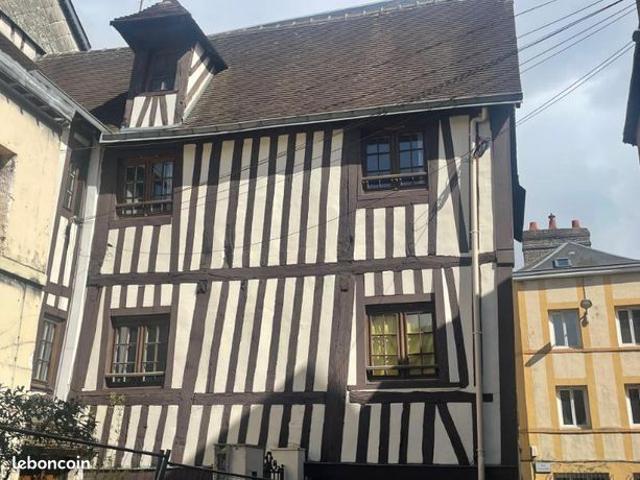 Deux pièces quartier saint nicaise au calme
