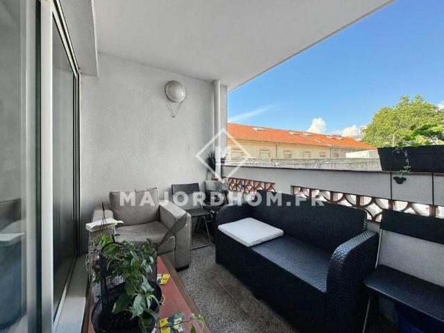 Vente appartement T2 terrasse calme box Longchamp 13004