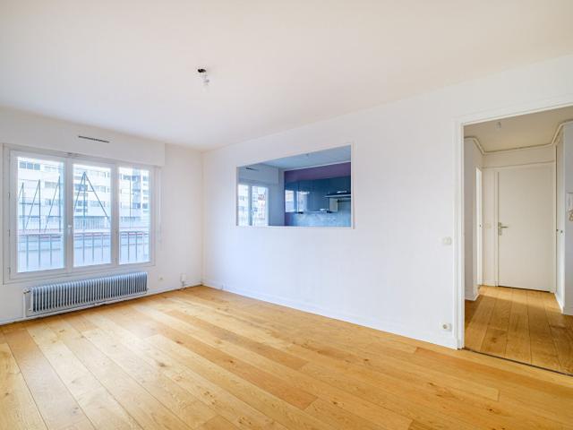 Vente appartement 2 pièces idéalement situé avec parking privatif en sous sol