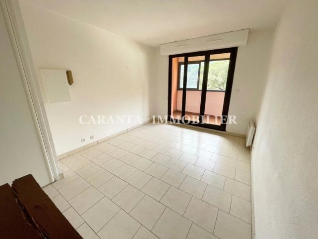 Vente appartement T2 Sainte Maxime avec loggia fermée, cave