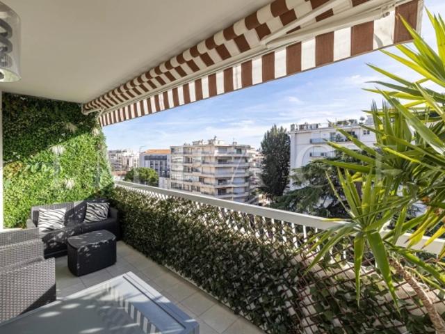 VENTE Appartement moderne à Cannes avec terrasse