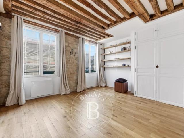 Vente appartement Paris 4 Rue des Rosiers Belle hauteur sous plafond