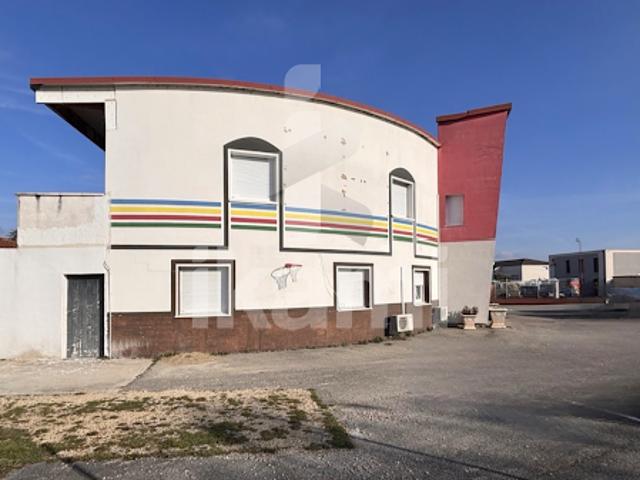 Vente Autre 0 pièces 730 m2 Mours Saint Eusèbe