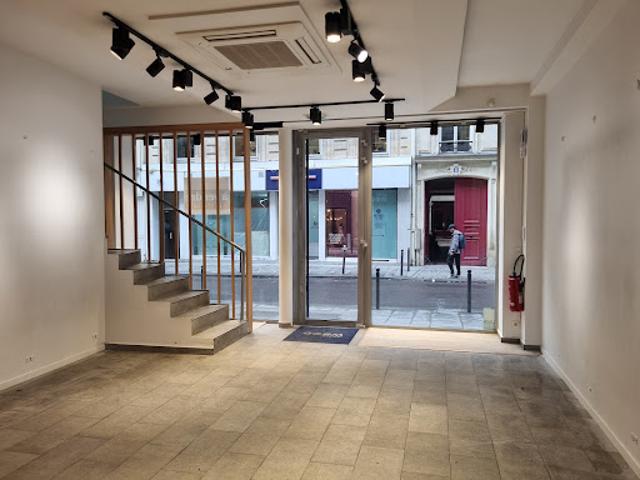 Vente Autre 3 pièces 181.63 m2 Paris 2ème