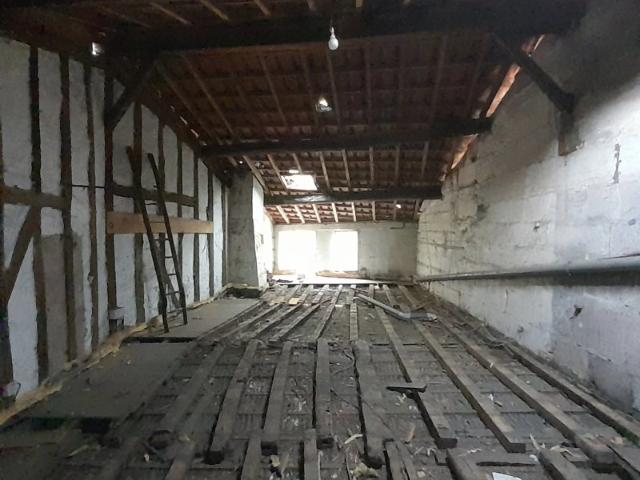 VENTE AUX ENCHERES Charmante maison à rénover à Bar le Duc: un potentiel unique à exploiter !