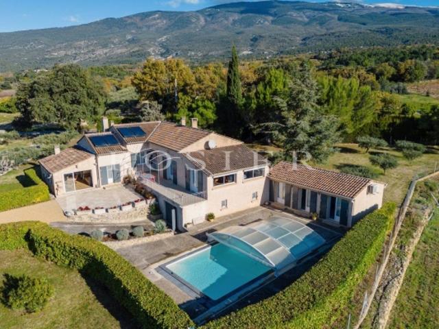 Vente, Bedoin Villa très lumineuse, cinq chambres sur une parcelle arborée de 3200 m² au pied du Mont Ventoux