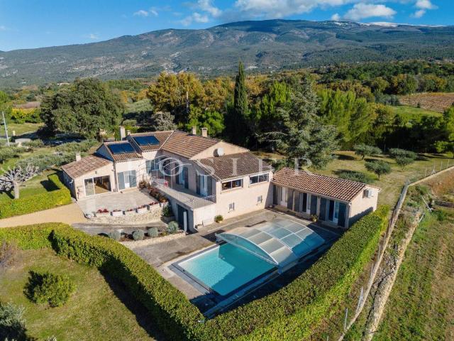 Vente, Bedoin Villa très lumineuse, cinq chambres sur une. 170m² Bédoin