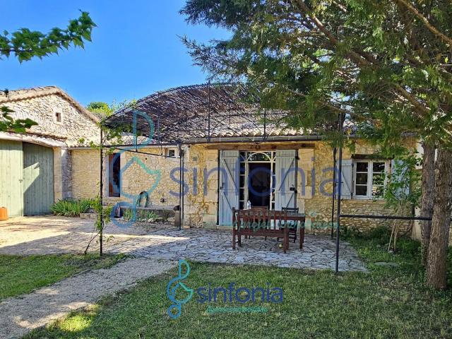 Vente Bergerie, mas en pierre avec dépendance et grange 110m² Lussan