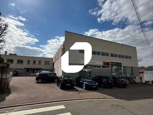 Vente bureaux Maule près gare et autoroute A13