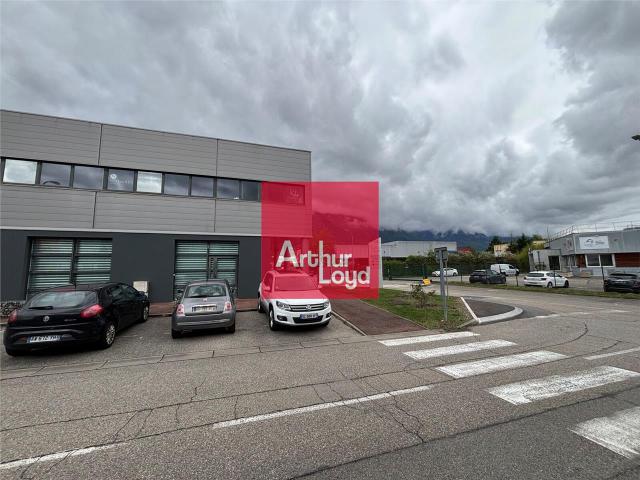 Vente bureaux Montbonnot Ascenseur, parking et normes ERP PMR