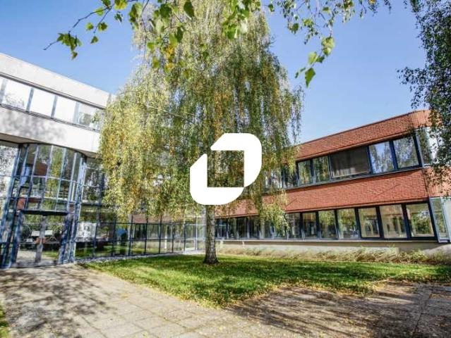 Vente bureaux Montigny le Bretonneux, proche gares et autoroutes