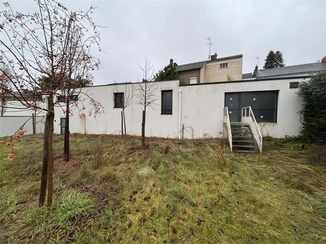 Vente bureaux Nantes Saint Félix Tram, bus et autoroute A11