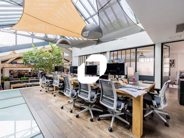 Vente bureaux atypiques Clichy Volumes sous poutres et verrières
