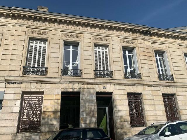 Vente bureaux Chartrons Bordeaux Tram C et Place Paul Doumer