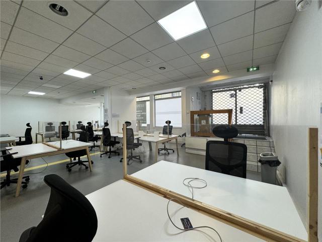 Vente bureaux Courbevoie Proche gare Transilien et bus