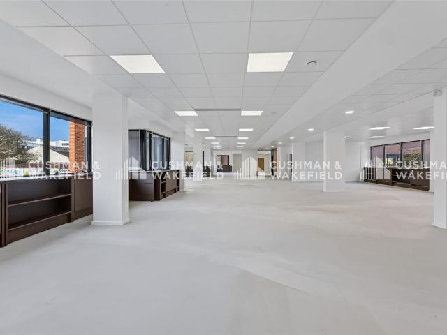 Vente bureaux Ivry sur Seine Métro ligne 7 et RER C à proximité