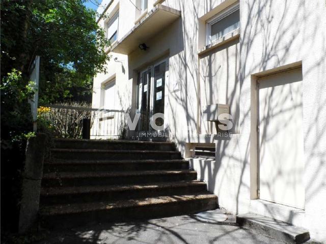 Vente bureaux Lyon 7 Préfecture Métro B, tram T1 et T2