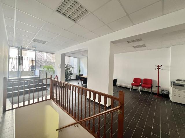 Vente bureaux Paris 20 proche M° Buzenval et Maraîchers