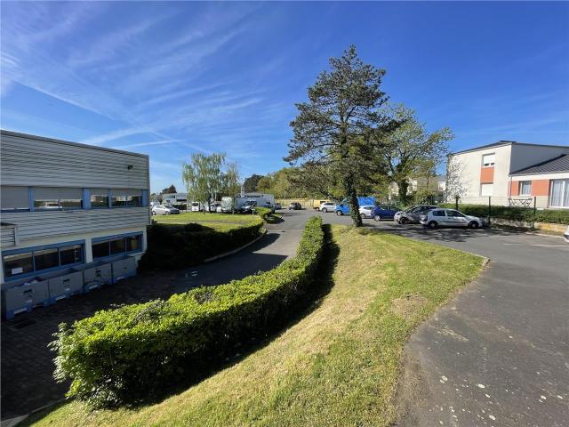 Vente bureaux rénovés Saint Herblain, proche bus Apave et Bobby Sands