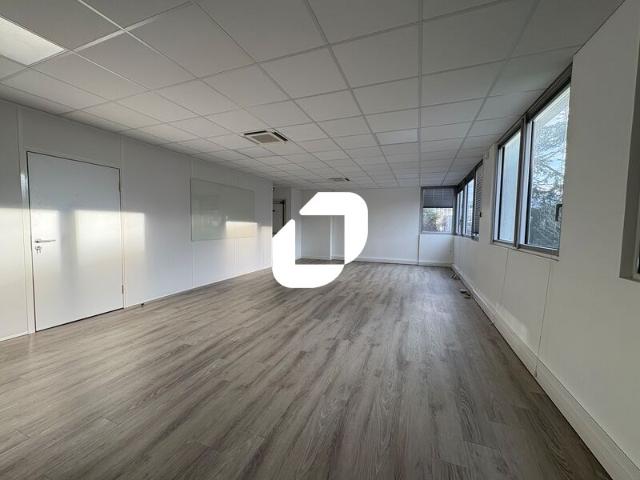 Vente bureaux Vélizy Villacoublay Proche A86, N12, N118, T6