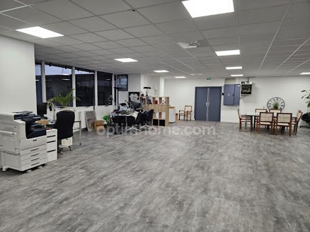 Vente Bureaux 1 pièce 299 m2 Cergy