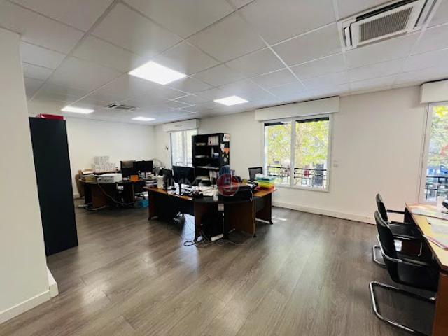 Vente Bureaux 1 pièce 74.8 m2 Le Raincy